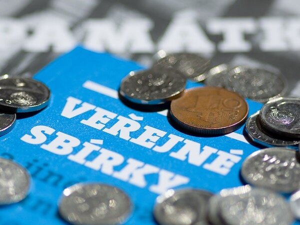 Mezi 10 sbírek s největším počtem hlasů rozdělíme celkem 100 tisíc korun.