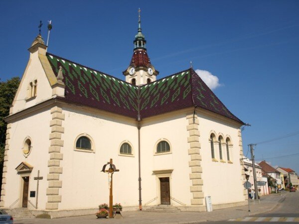 První místo v kategorii historických staveb získala střecha kostela Povýšení svatého Kříže v Lanžhotě, kterou realizovali pokrývači z firmy Střechy Hlaváč z Moravské Nové Vsi. 