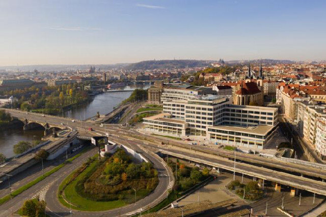 Palác Elektrických podniků z ptačí perspektivy