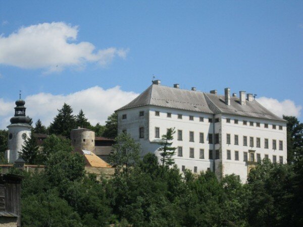 Na obnovu krovu a krytiny Vlašimského paláce na zámku Úsov získalo město Úsov dotaci z programu na obnovu kulturních památek Olomouckého kraje.